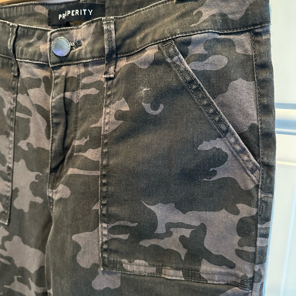 Prosperity Women's Camouflage Ankle Pants - Tags Off But Never Worn - Picture 4 of 10
